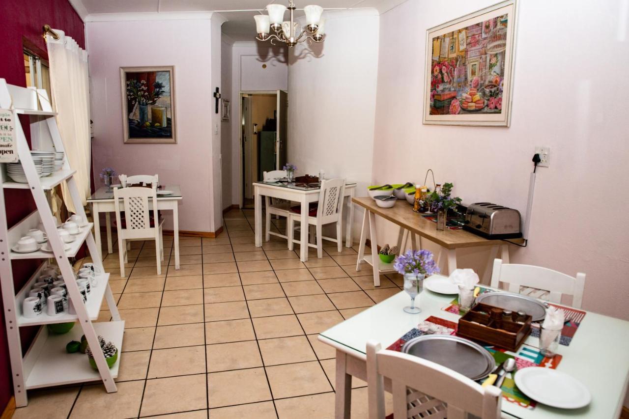 Woodpecker Guesthouse Фіксбург Екстер'єр фото