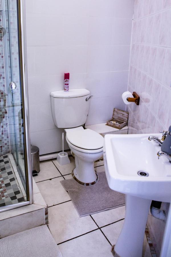 Woodpecker Guesthouse Фіксбург Екстер'єр фото