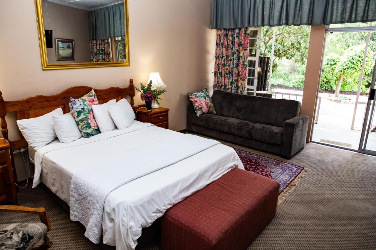 Woodpecker Guesthouse Фіксбург Екстер'єр фото