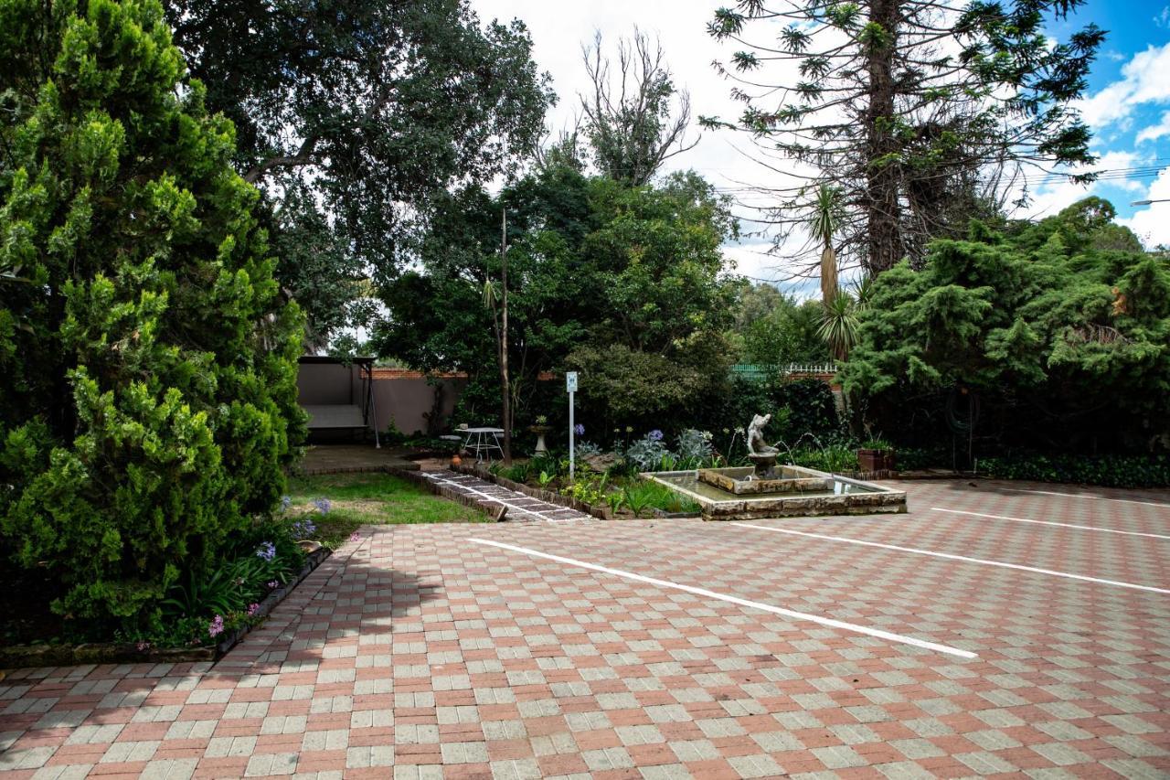 Woodpecker Guesthouse Фіксбург Екстер'єр фото