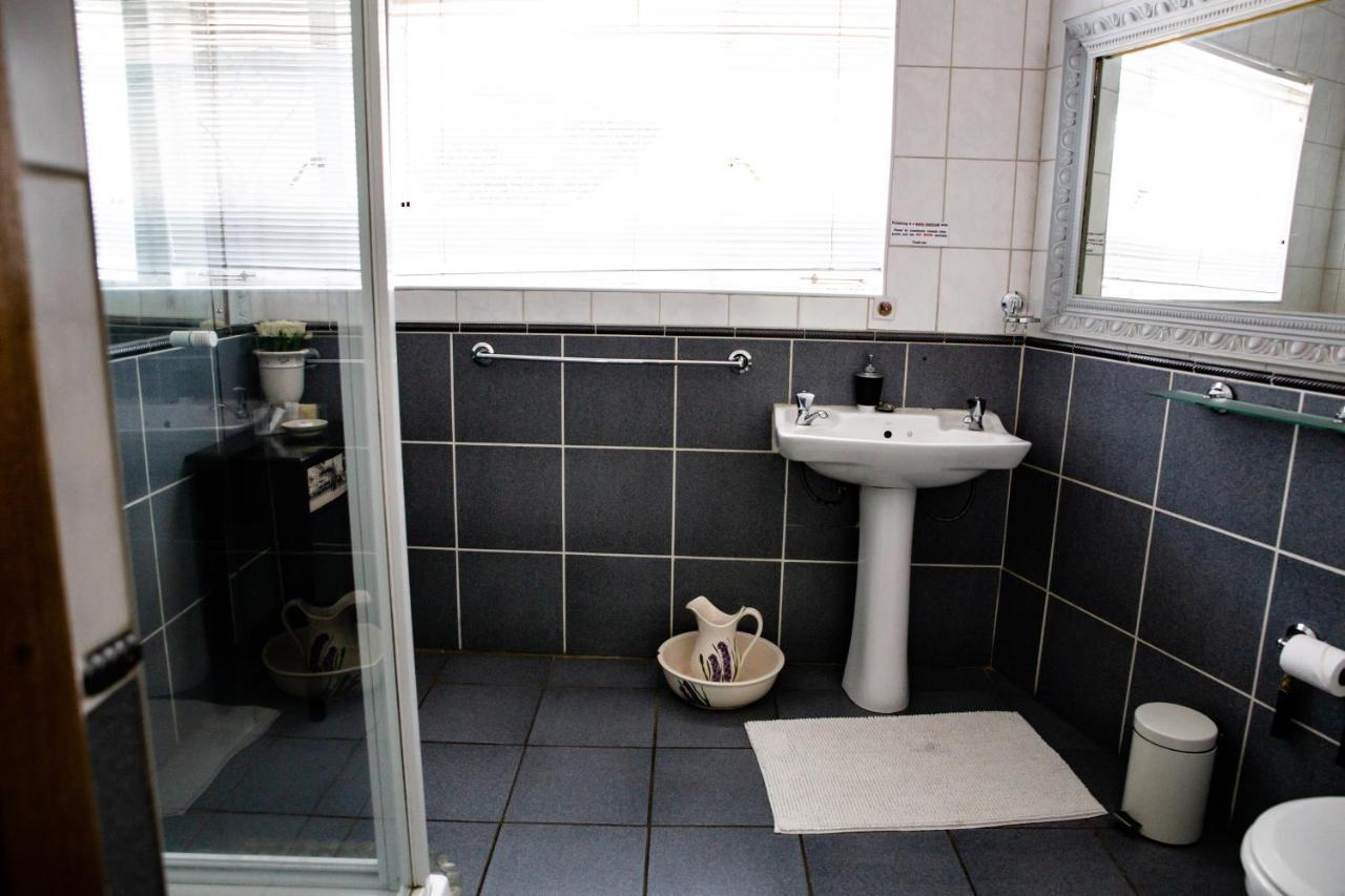 Woodpecker Guesthouse Фіксбург Екстер'єр фото