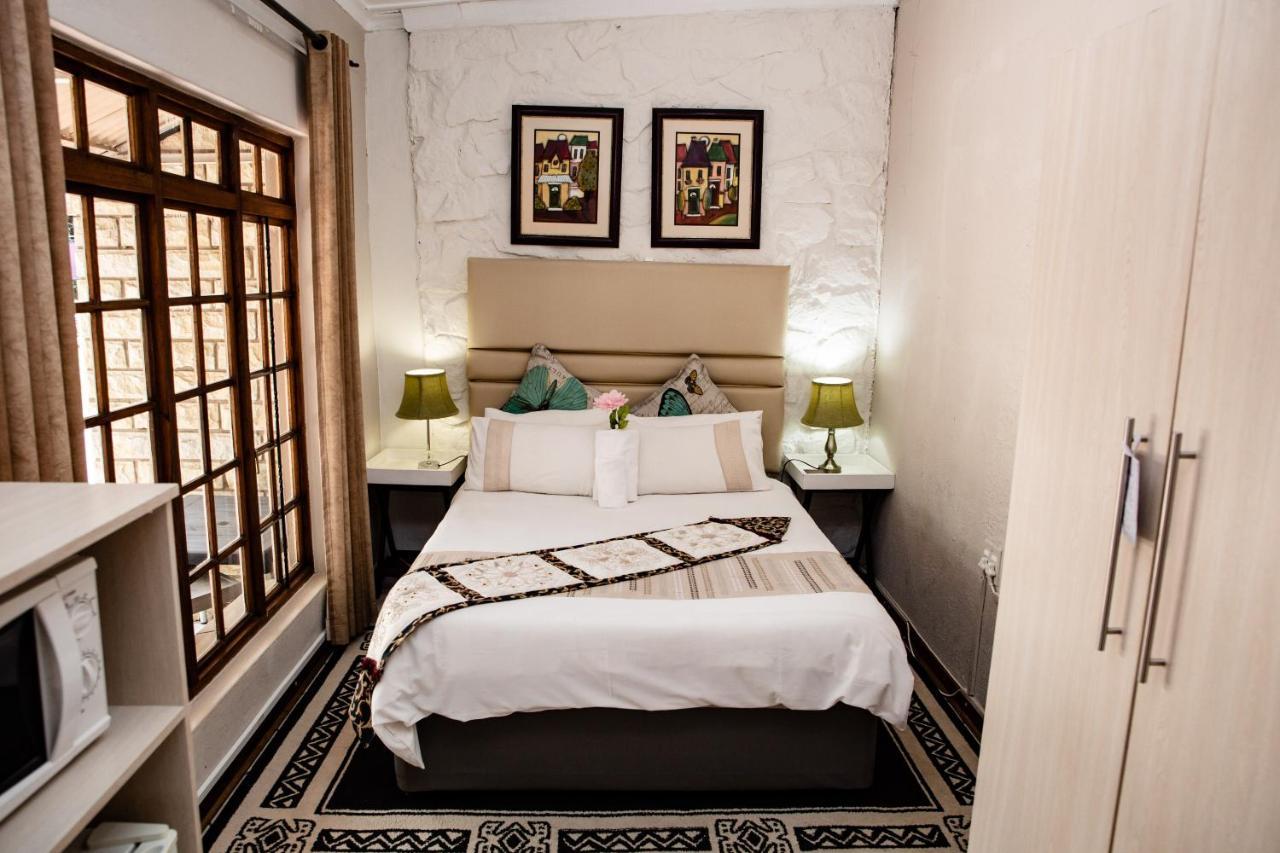 Woodpecker Guesthouse Фіксбург Екстер'єр фото
