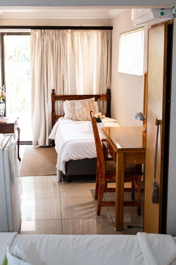 Woodpecker Guesthouse Фіксбург Екстер'єр фото