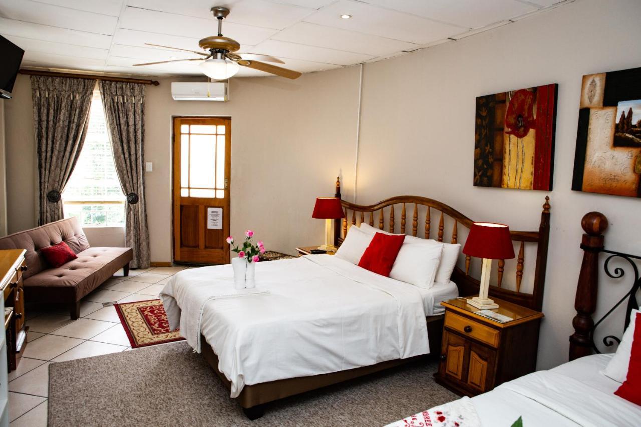 Woodpecker Guesthouse Фіксбург Екстер'єр фото