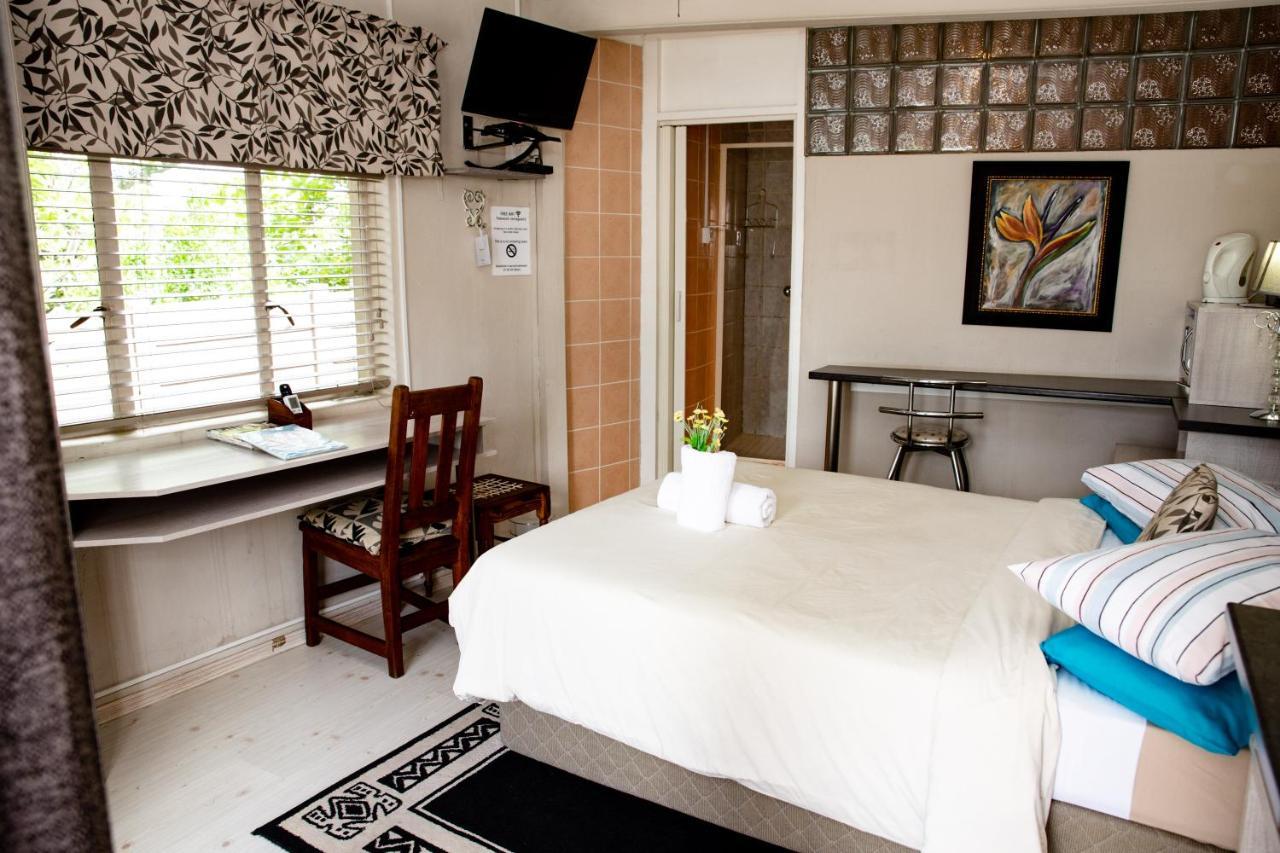 Woodpecker Guesthouse Фіксбург Екстер'єр фото