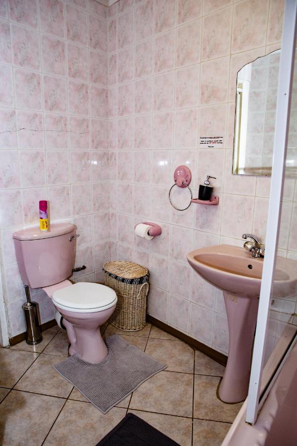 Woodpecker Guesthouse Фіксбург Екстер'єр фото