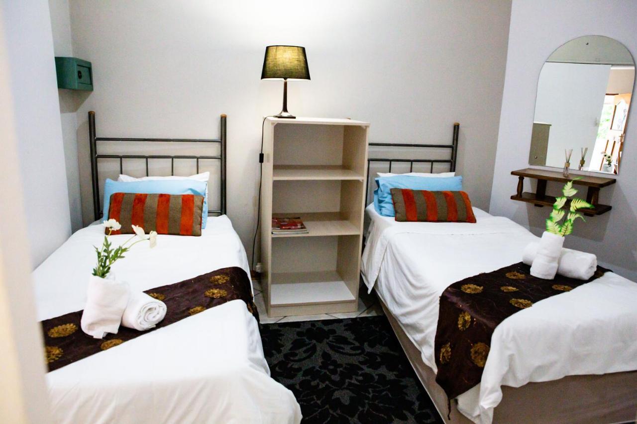 Woodpecker Guesthouse Фіксбург Екстер'єр фото