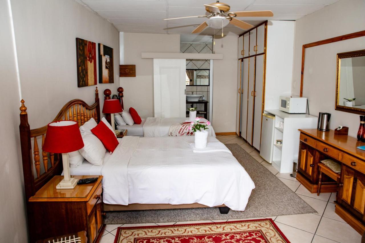 Woodpecker Guesthouse Фіксбург Екстер'єр фото