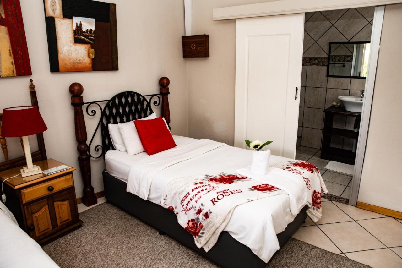 Woodpecker Guesthouse Фіксбург Екстер'єр фото
