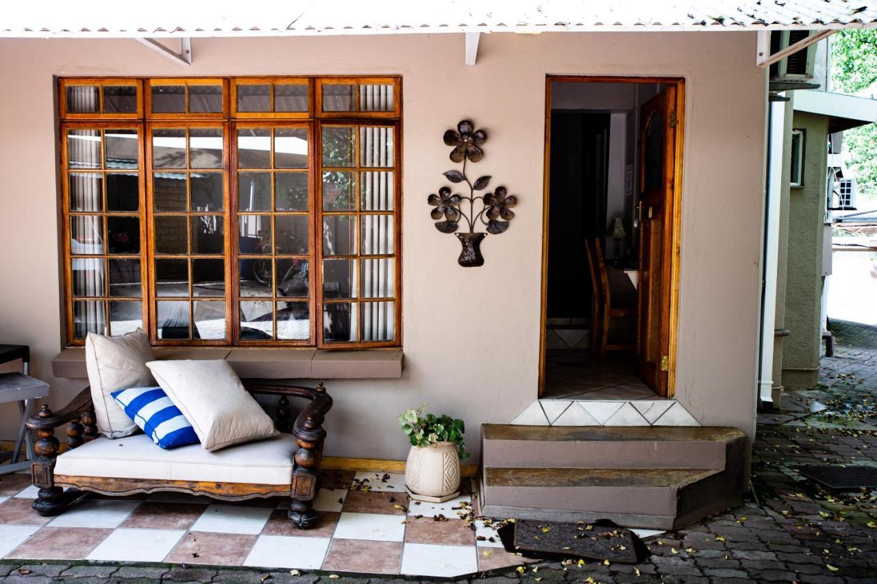 Woodpecker Guesthouse Фіксбург Екстер'єр фото