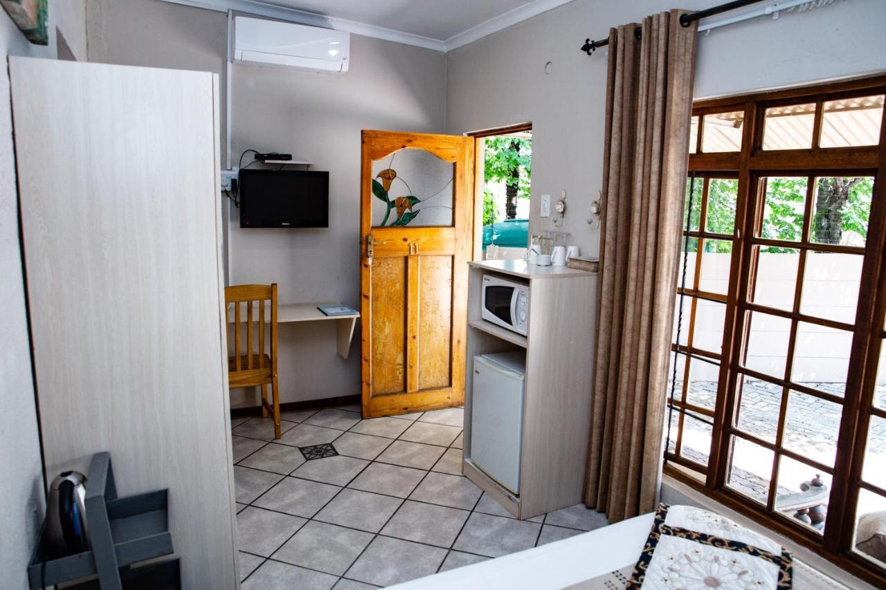 Woodpecker Guesthouse Фіксбург Екстер'єр фото