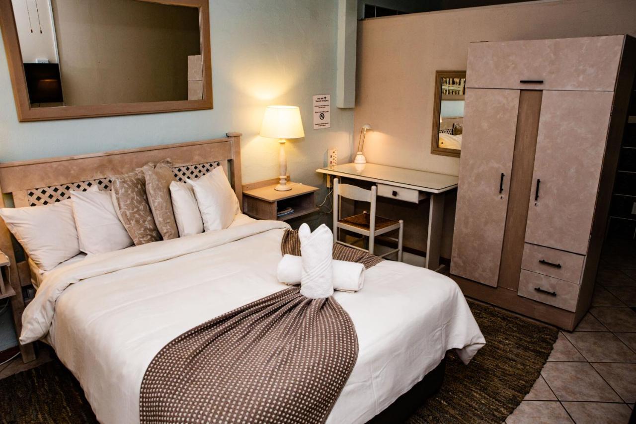 Woodpecker Guesthouse Фіксбург Екстер'єр фото