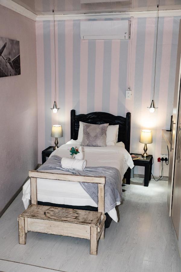 Woodpecker Guesthouse Фіксбург Екстер'єр фото