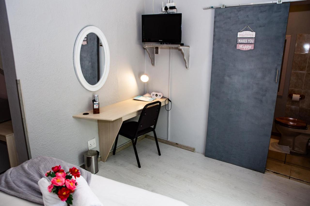 Woodpecker Guesthouse Фіксбург Екстер'єр фото