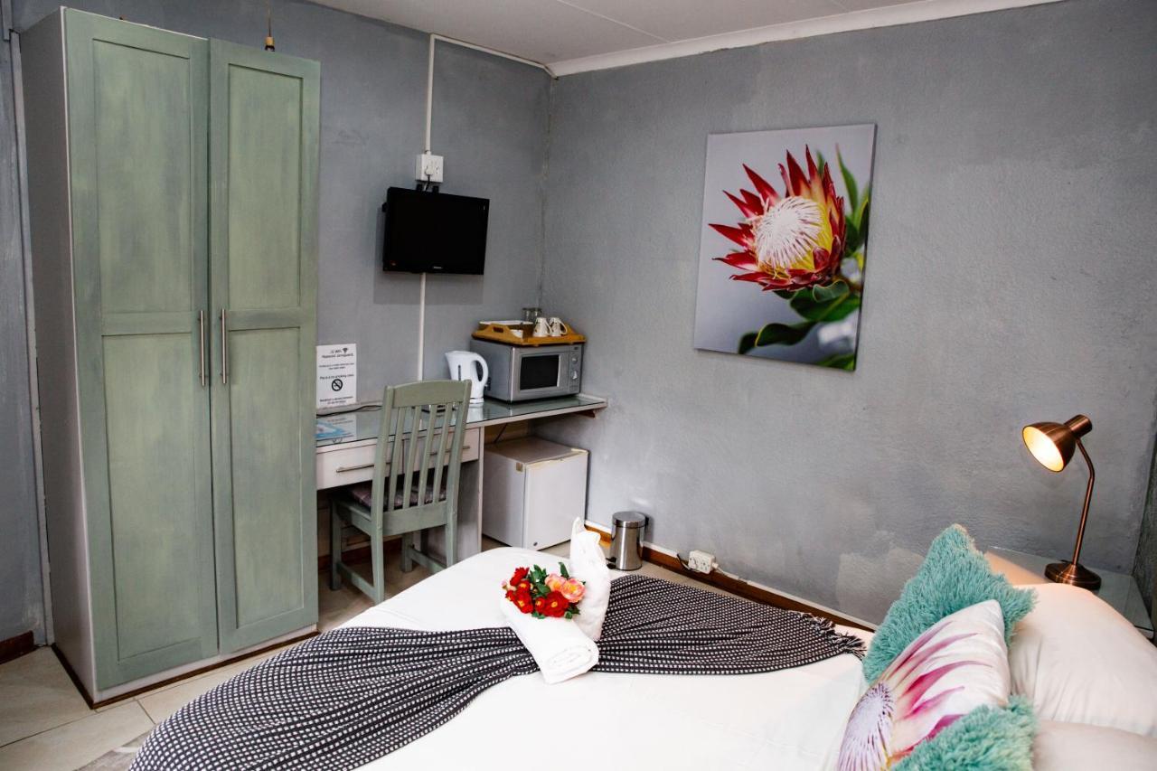 Woodpecker Guesthouse Фіксбург Екстер'єр фото