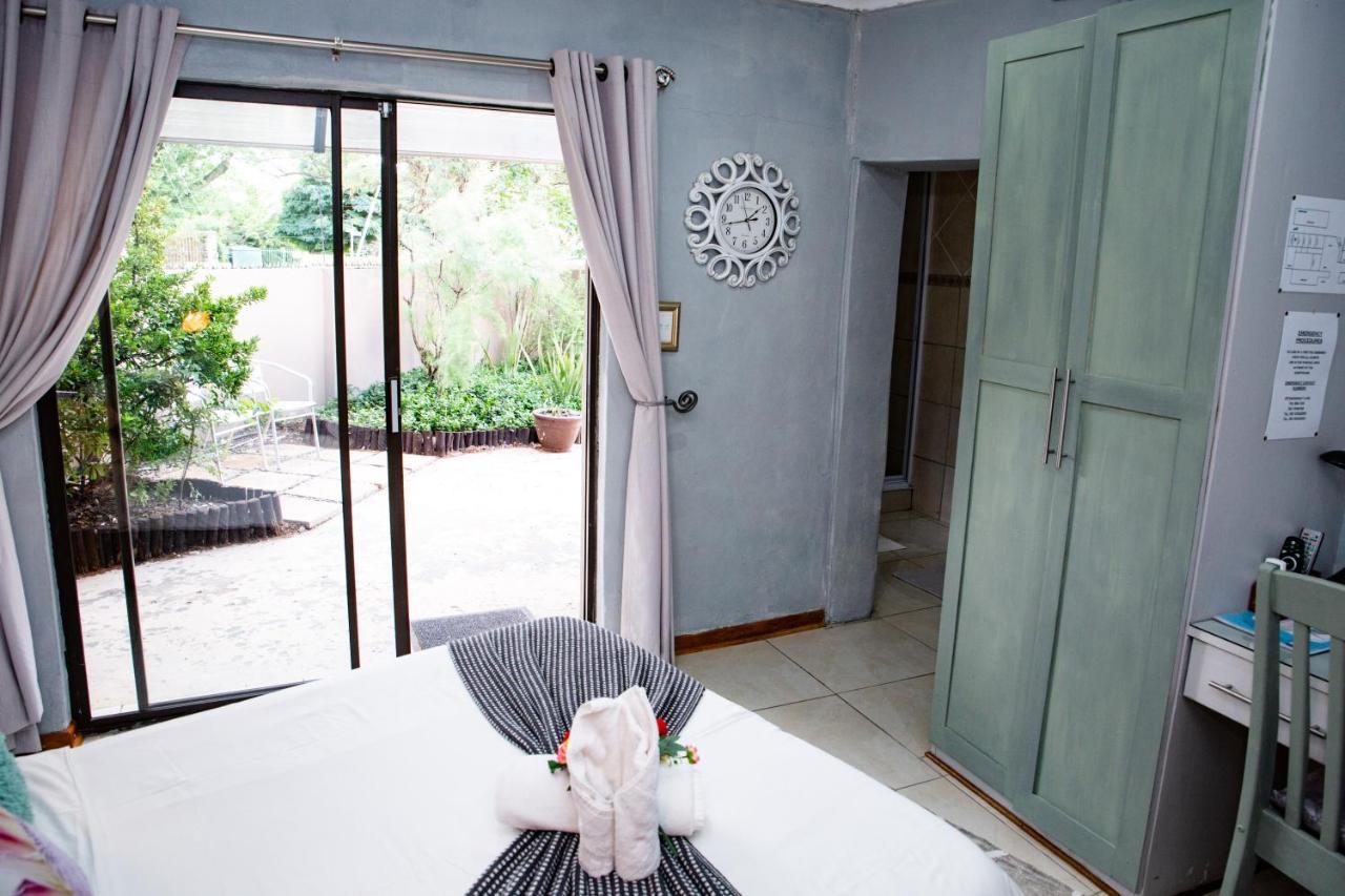Woodpecker Guesthouse Фіксбург Екстер'єр фото
