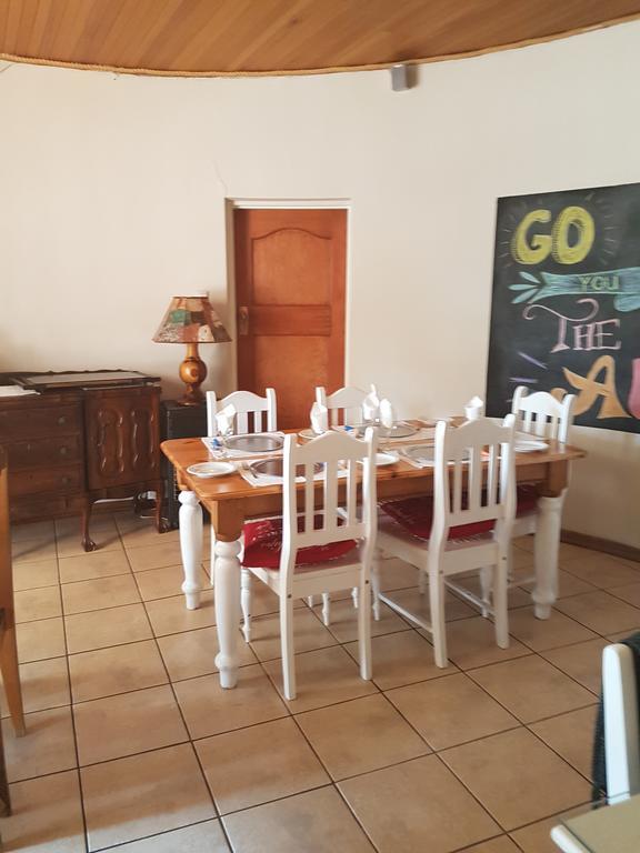 Woodpecker Guesthouse Фіксбург Екстер'єр фото